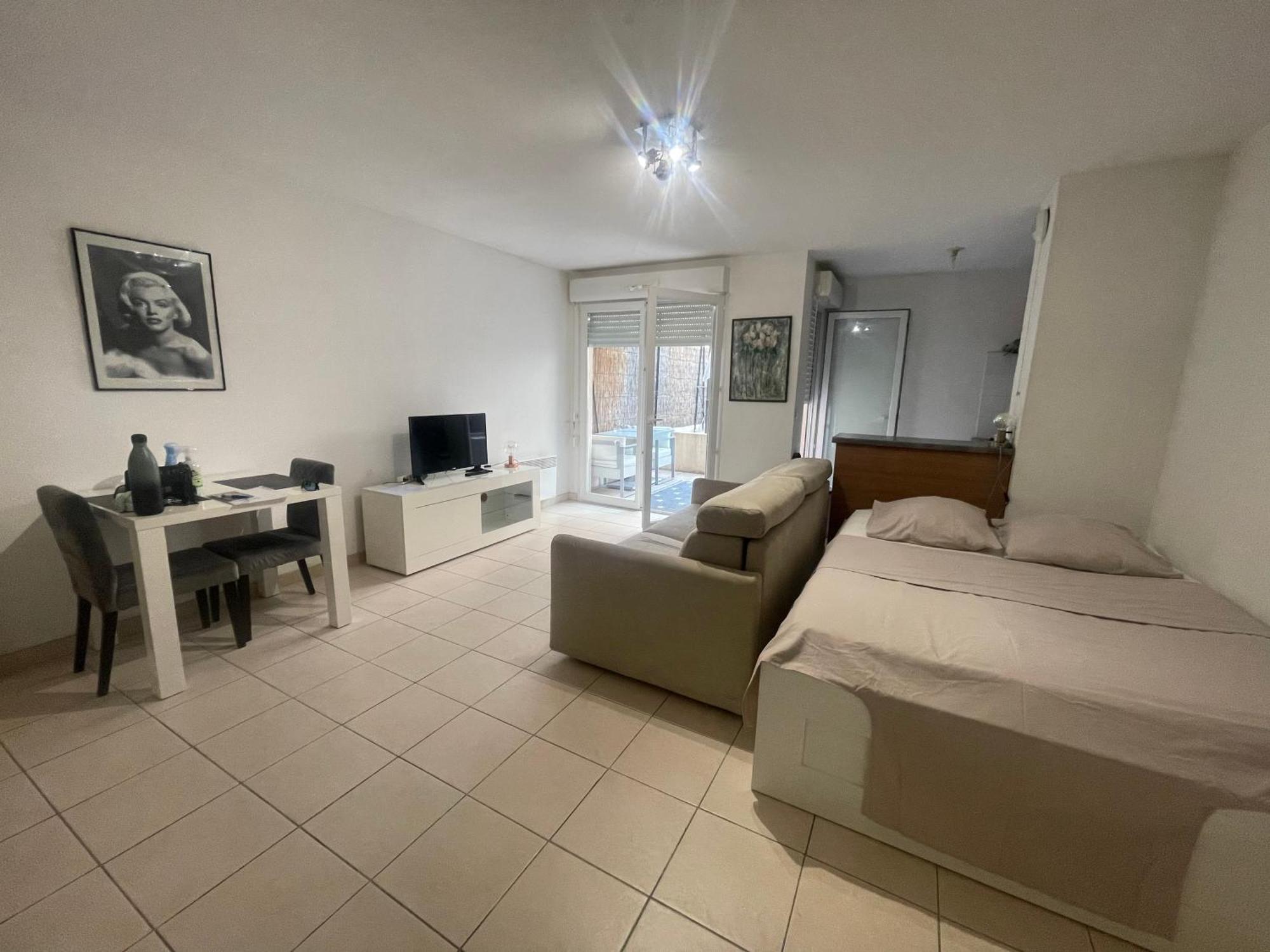Superbe studio de 31m en rez de jardin Saint-Laurent-du-Var Exterior foto